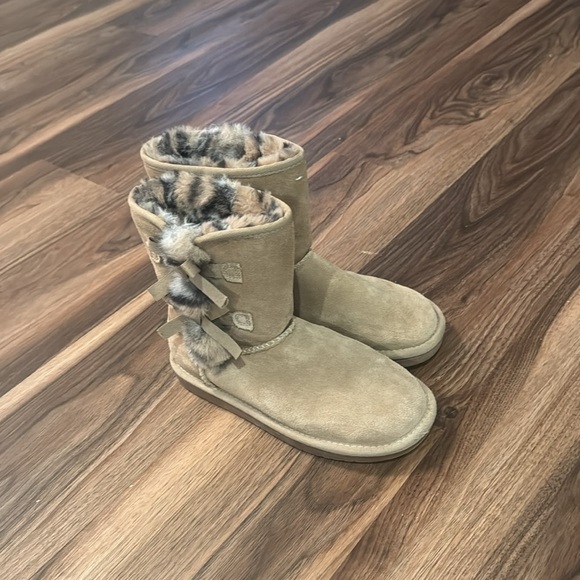 Koolaburra by Ugg Leopard Fur Bow Detail size 3 - Picture 4 of 4